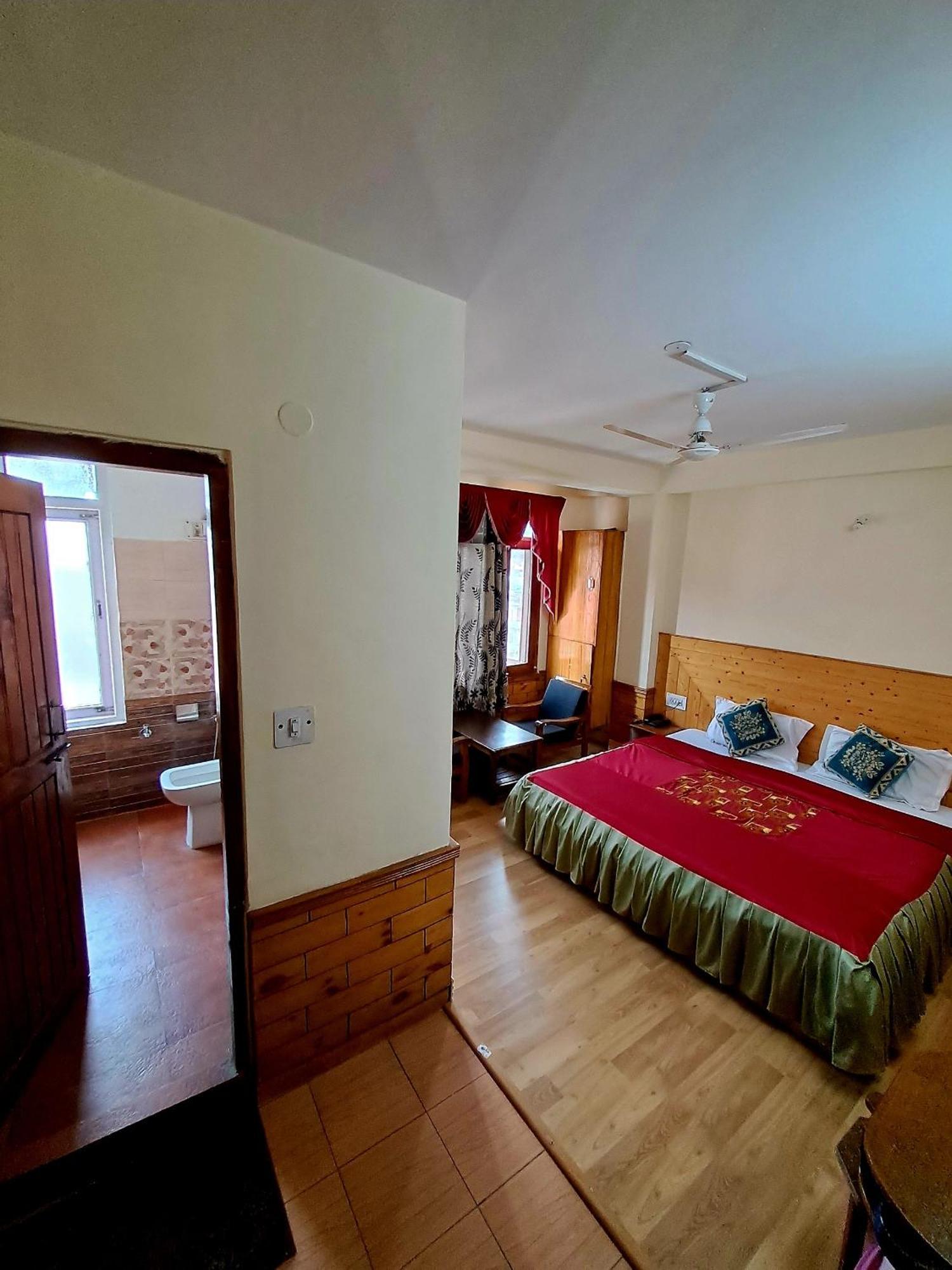 Hotel Snow Mountain Mall Road Manali  Exterior photo