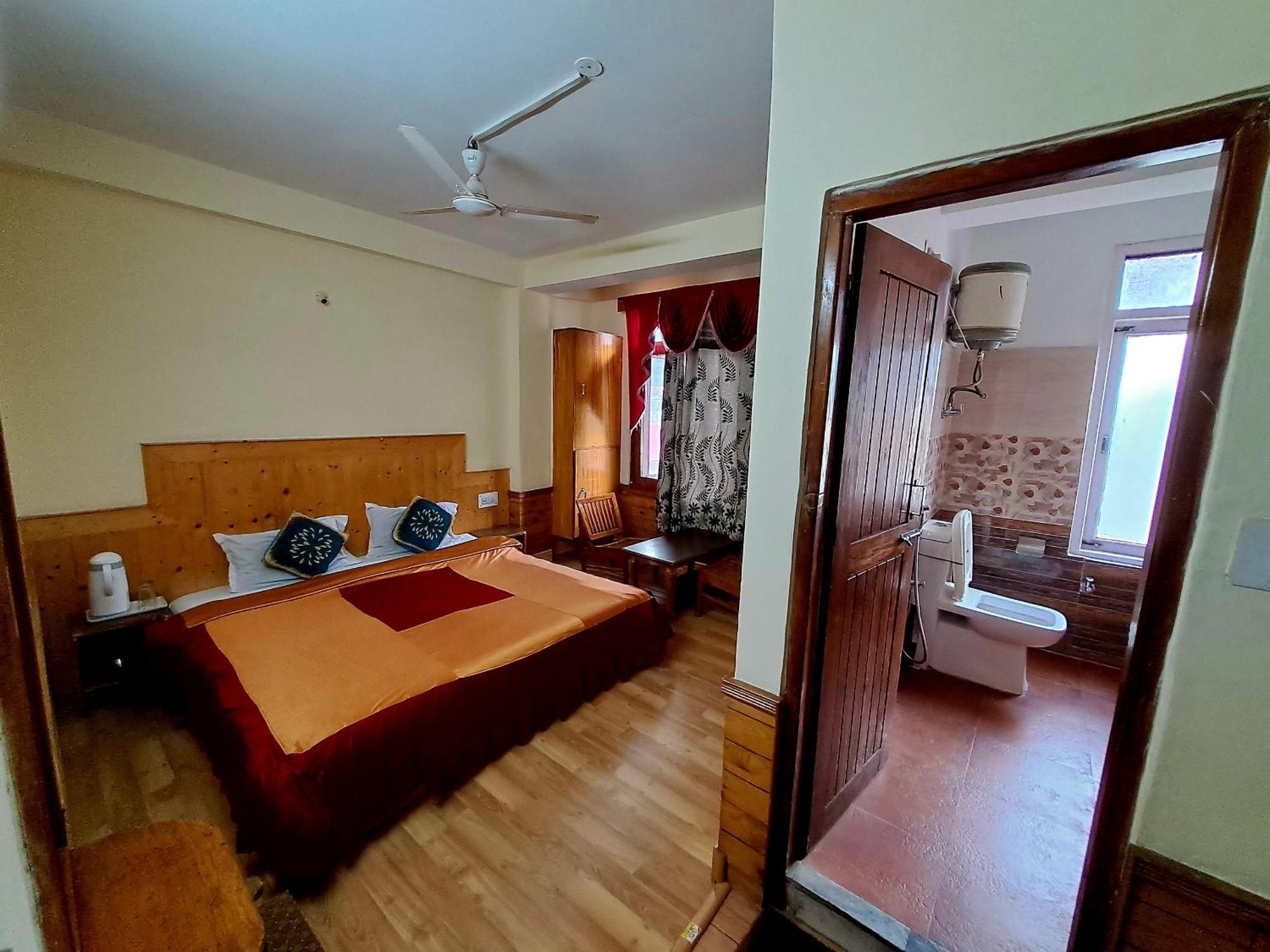 Hotel Snow Mountain Mall Road Manali  Exterior photo