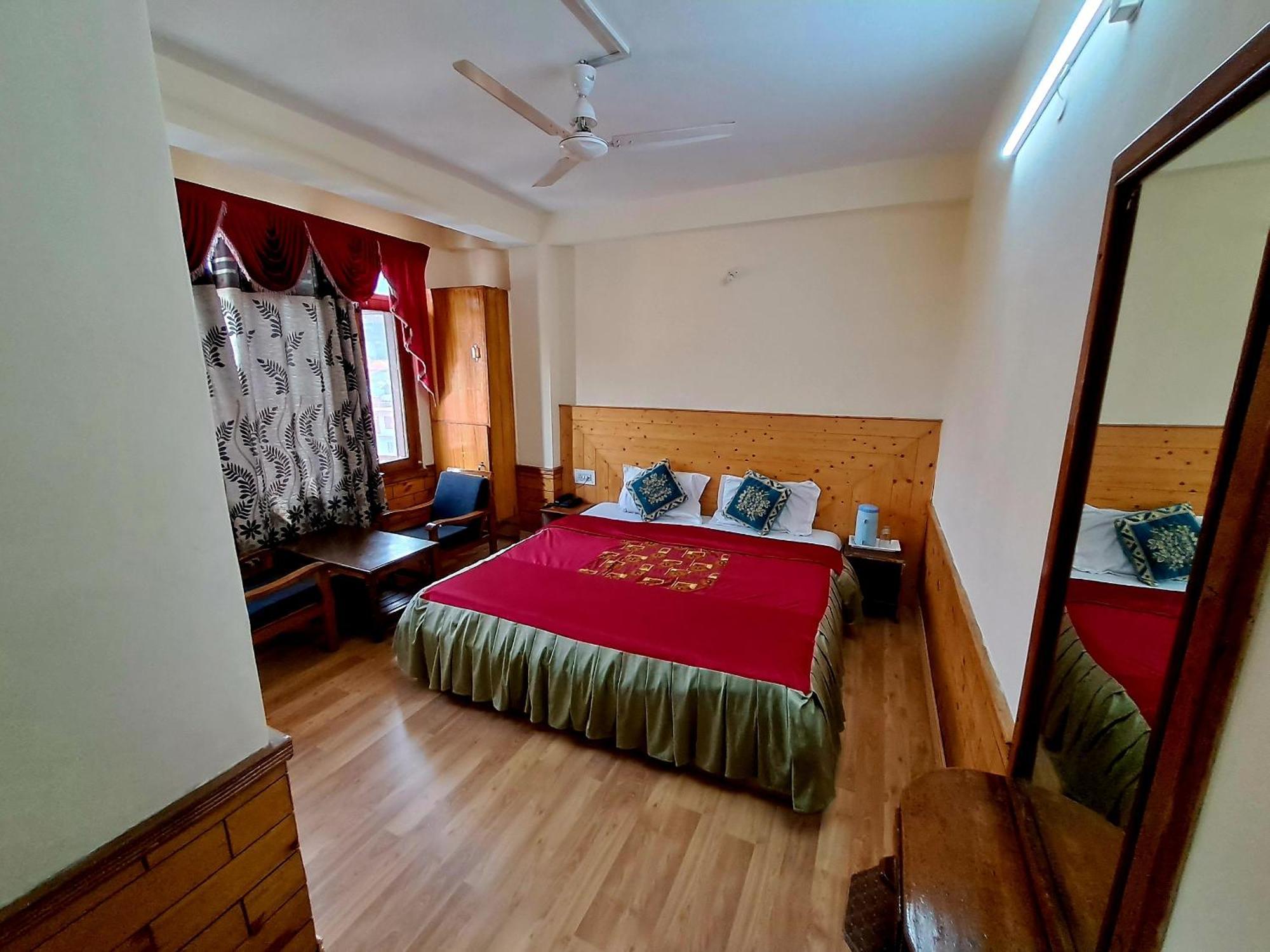 Hotel Snow Mountain Mall Road Manali  Exterior photo